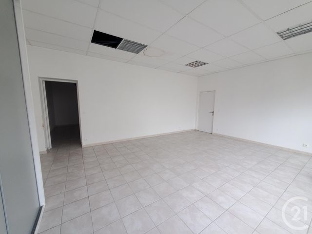 Appartement Local à louer - 2 pièces - 59.67 m2 - GRAULHET - 81 - MIDI-PYRENEES - Century 21 Sg Immo