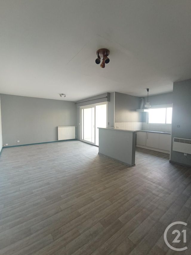 Appartement F3 à louer - 3 pièces - 80.0 m2 - GRAULHET - 81 - MIDI-PYRENEES - Century 21 Sg Immo