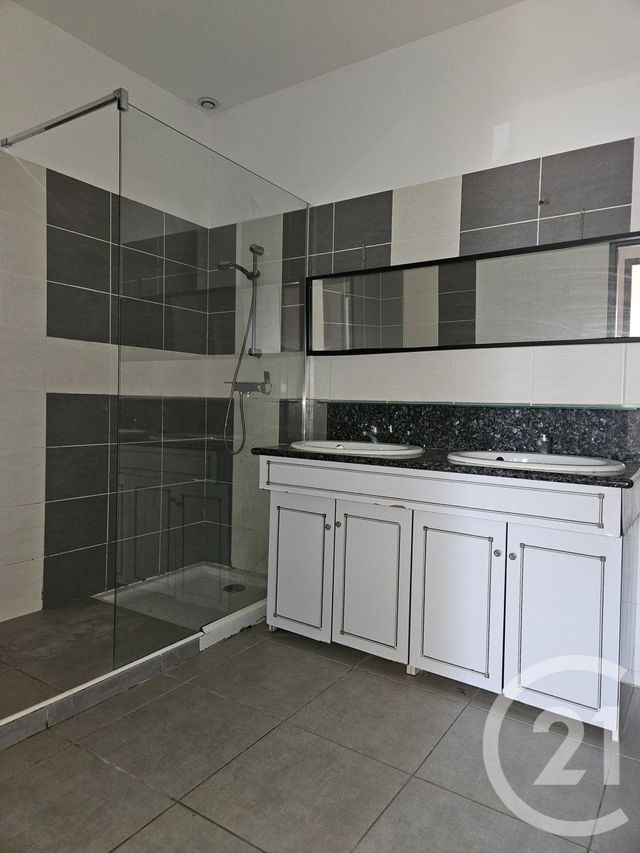 Appartement F3 à louer - 3 pièces - 100.0 m2 - GRAULHET - 81 - MIDI-PYRENEES - Century 21 Sg Immo