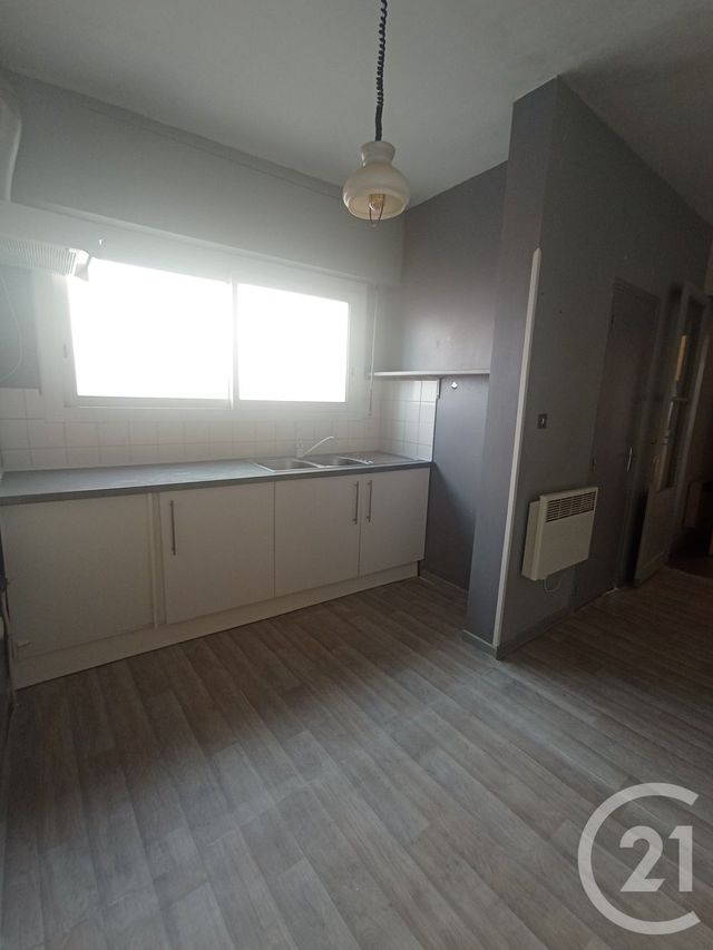 Appartement F3 à louer - 3 pièces - 80.0 m2 - GRAULHET - 81 - MIDI-PYRENEES - Century 21 Sg Immo