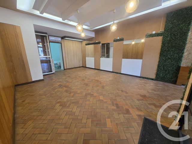 Appartement Local à louer - 2 pièces - 55.0 m2 - GRAULHET - 81 - MIDI-PYRENEES - Century 21 Sg Immo