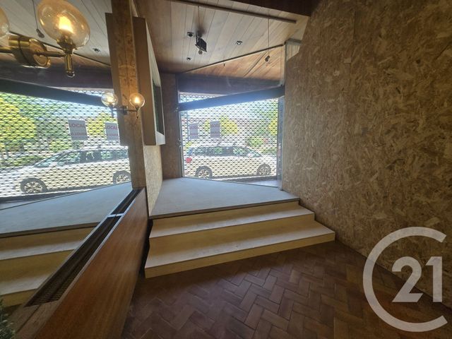 Appartement Local à louer - 2 pièces - 55.0 m2 - GRAULHET - 81 - MIDI-PYRENEES - Century 21 Sg Immo